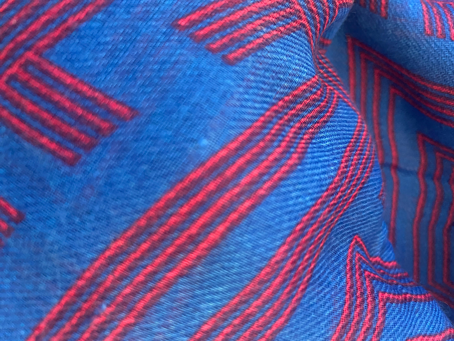 Purple Geometric Beach Sarong Wrap – Versatile Hawaiian Pareo Scarf for Women Lightweight Cover-Up for Swimwear, Vacations & Summer Outfits