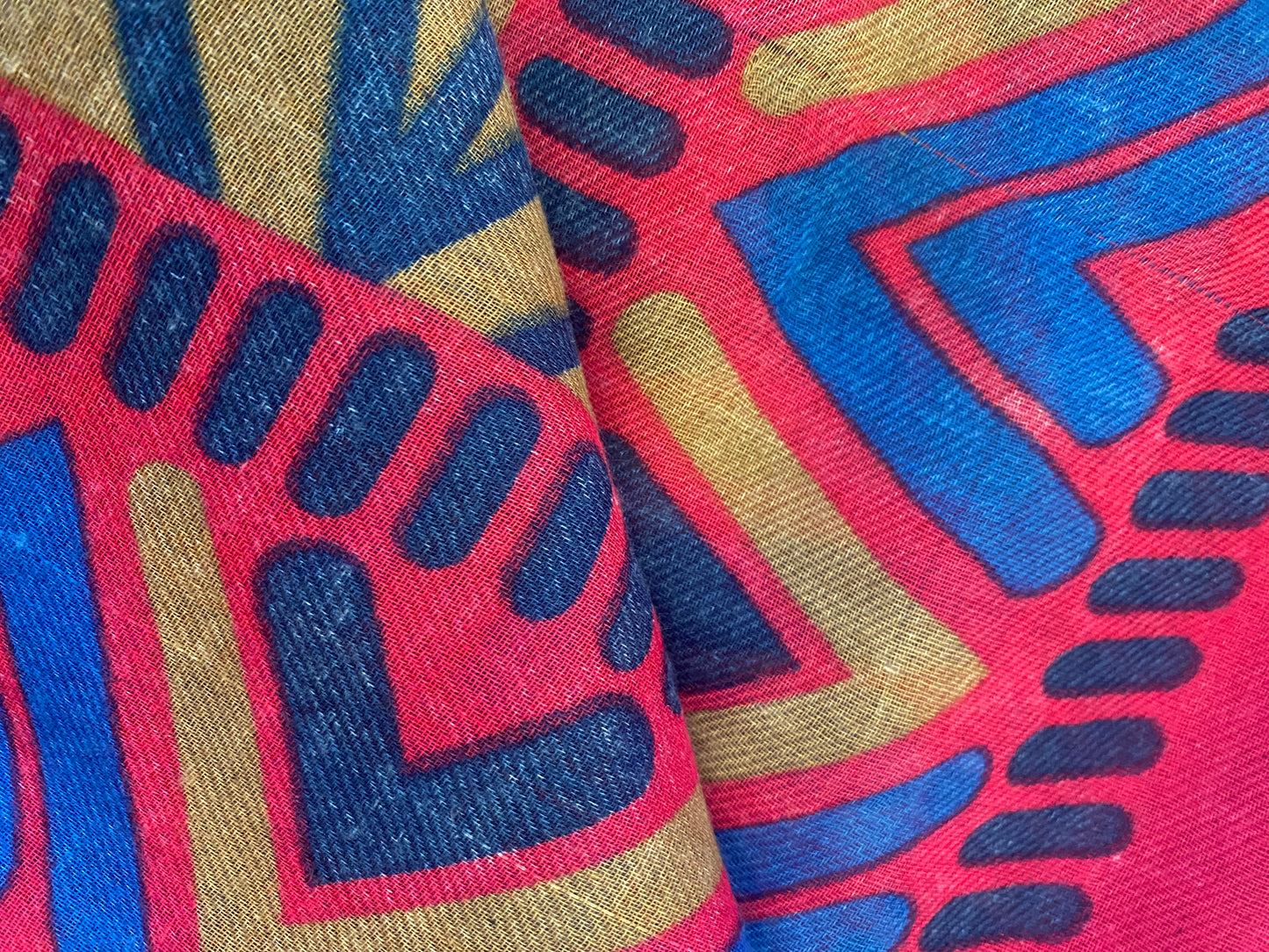 Purple Geometric Beach Sarong Wrap – Versatile Hawaiian Pareo Scarf for Women Lightweight Cover-Up for Swimwear, Vacations & Summer Outfits