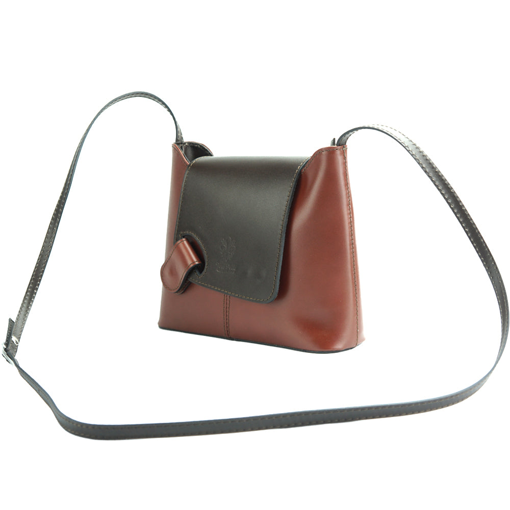 Leather shoulder bags, made by the skilled hands of our artisans - Scarvesnthangs