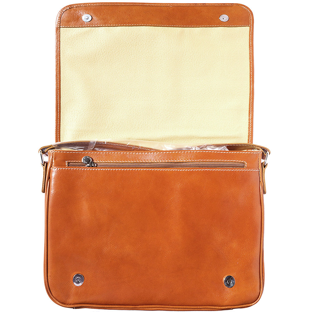 Christopher MM Messenger bag in cow leather - Scarvesnthangs