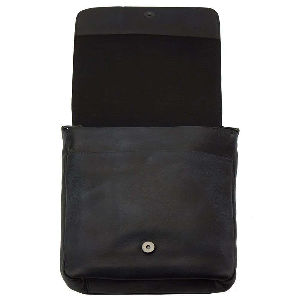 Igor Messenger Flap leather bag - Scarvesnthangs
