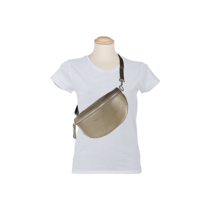 RB1015AQ | Waist bag with removable shoulder strap in Genuine Leather Made in Italy. Attachments with shiny nickel metal snap hooks - Taupe color - Dimensions: 24 x 14 x 7-6