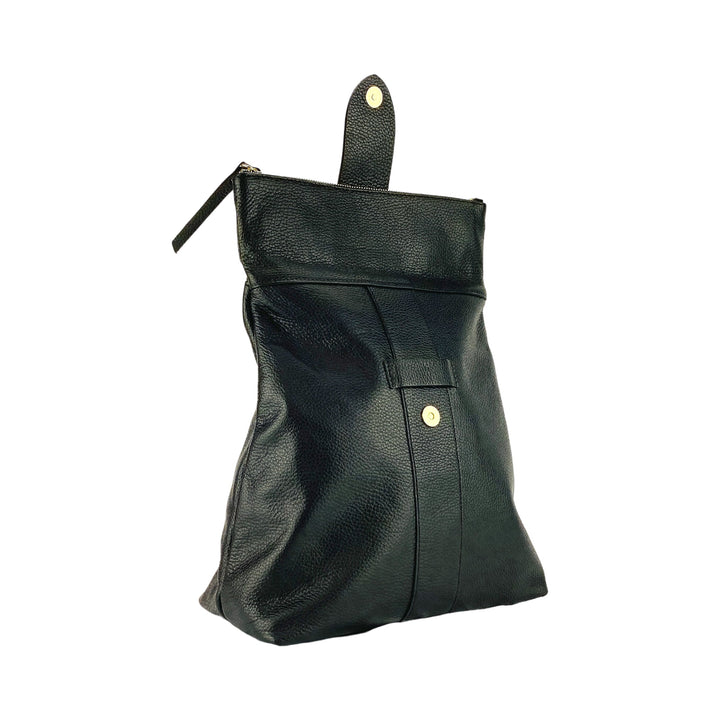 RB1021A | Soft women's backpack in genuine leather Made in Italy with adjustable shoulder straps. Zipper and accessories in shiny gold metal - Black color - Dimensions: 30 x 34 x 10.5 cm-6