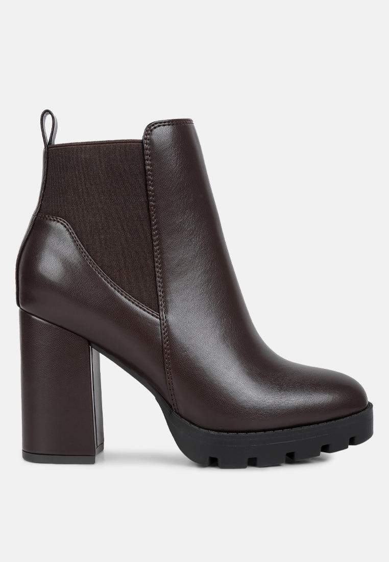 bolt block heeled chelsea boots-15